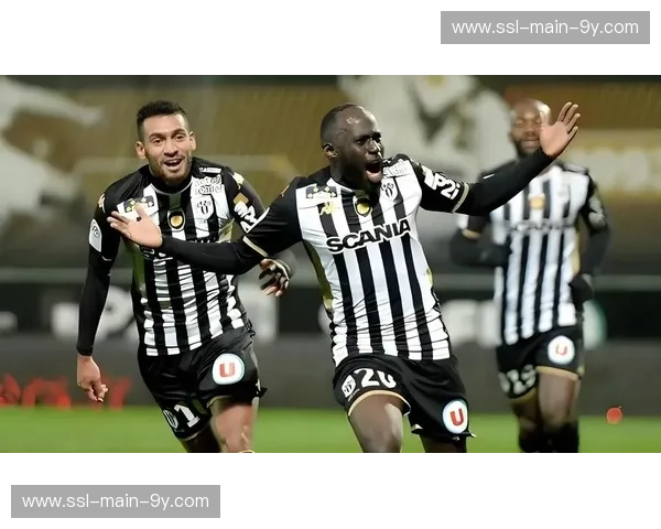 昂热保级死战梅斯，主场优势能否弥补状态差距？