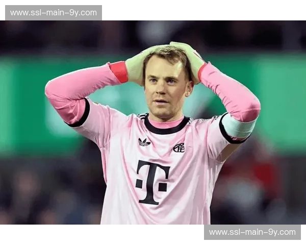 诺伊尔中场被换下，乌尔比希替补登场完成本赛季首秀